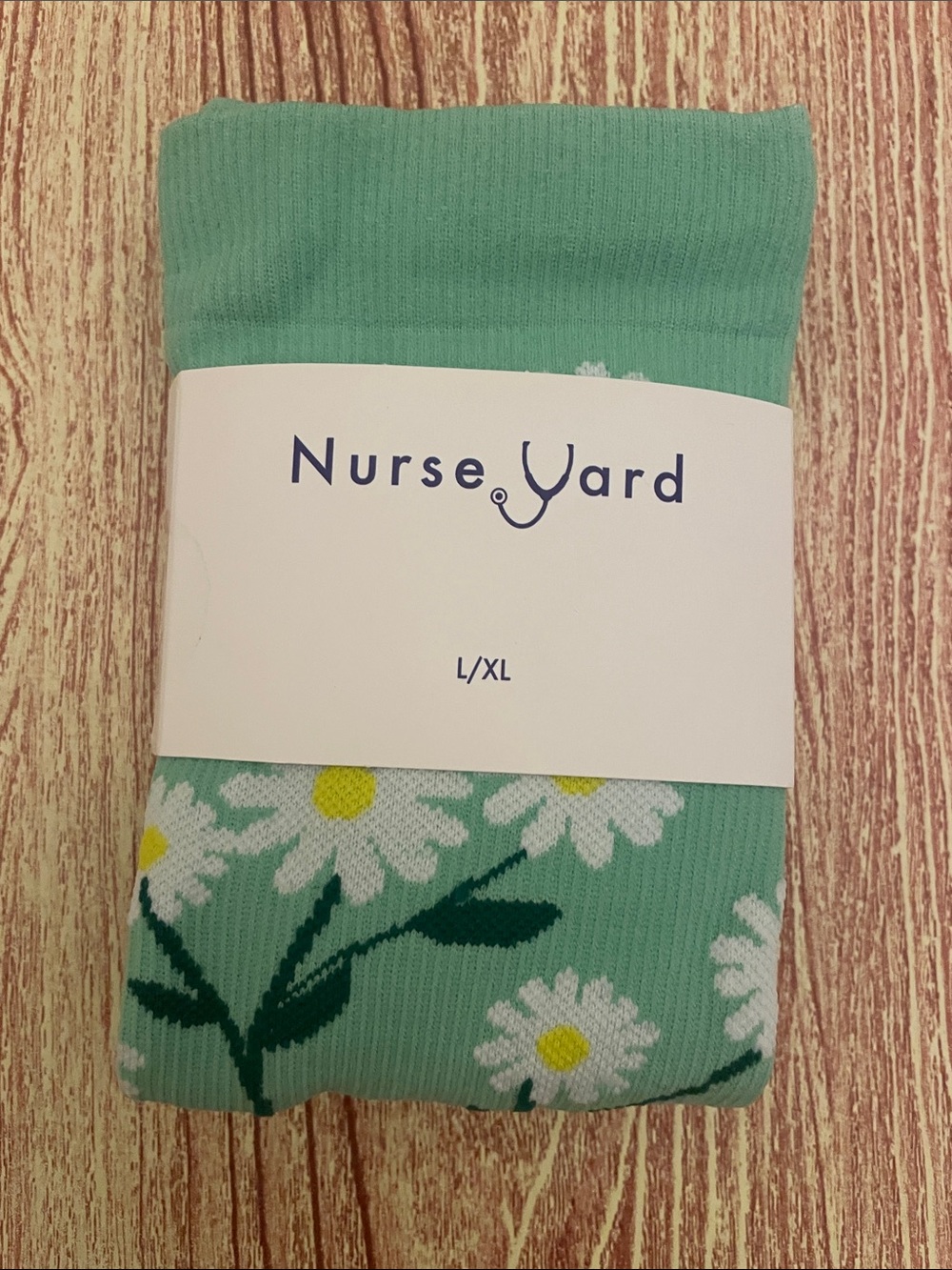 Nurse Yard Flowers Compression
Mint Green Daisy Socks L/XL